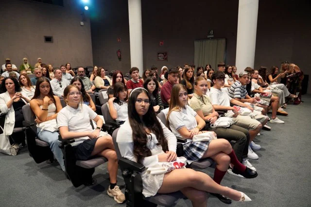 Alumnes 1 en tamaño mediano