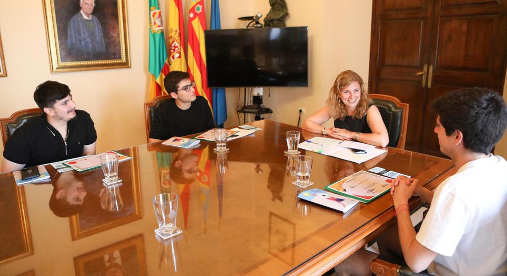 04-08-22 Marco en la entrega de diplomas becas Talento (1)