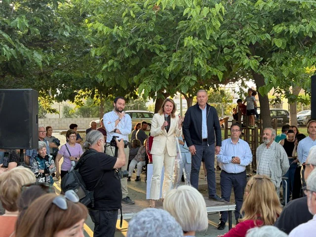 reunión avenida alcora 2 en tamaño mediano