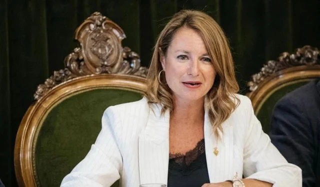 BEGOÑA CARRASCO en tamaño mediano