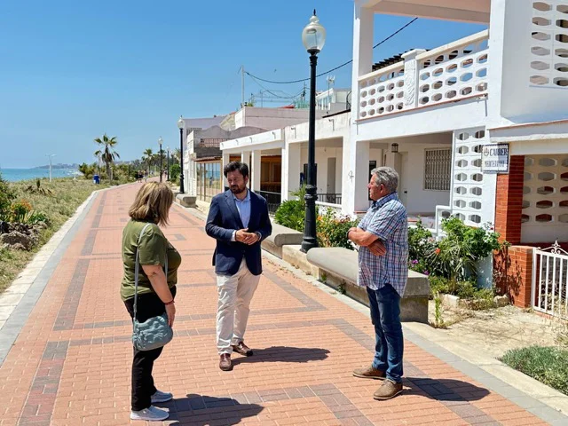 Lucía García y José Manuel Nos con Marc García en tamaño mediano