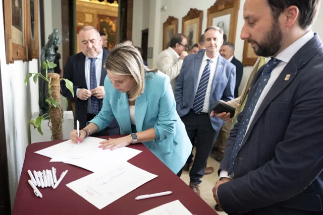 Firma Manifiesto. en tamaño mediano