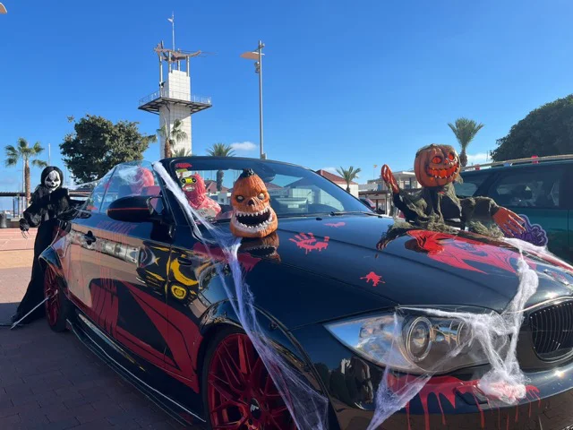 coche hallowen en tamaño mediano