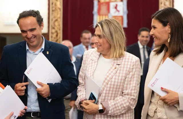 Presidenta Marta Barrachina y diputado José Mª Andrés en tamaño mediano