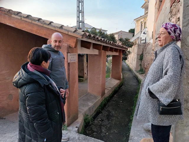 Concejales PP junto a acequia Sot de Ferrer en tamaño mediano