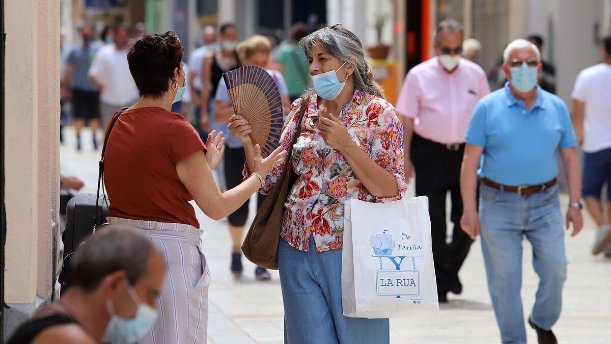 Gente-mascarilla-calle_1472563391_122506175_1200x675