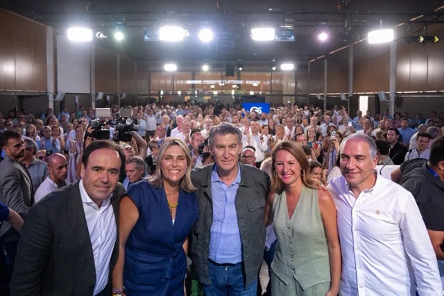 Marta Barrachina y Alberto Núñez Feijóo clausura II Foro Diputaciones en tamaño mediano