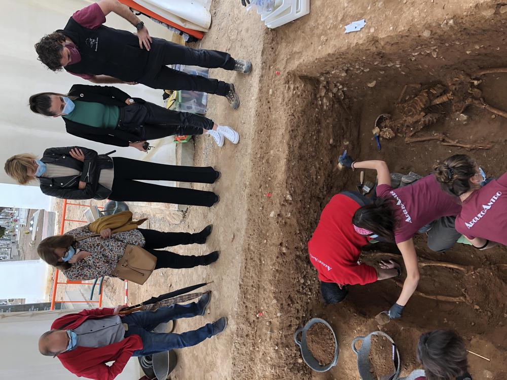 FOTO D'ARXIU visita Ruiz Baños exhumacions