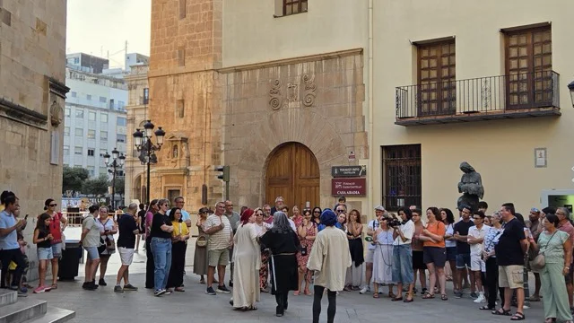 Visita teatralizada 775 Aniversario en tamaño mediano