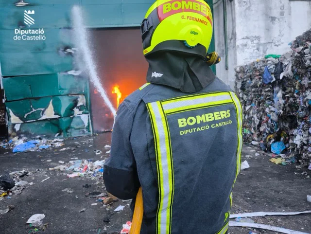 Incendio Reciplasa Castellón en tamaño mediano