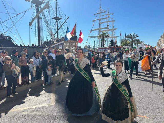 desfile Sète Reinas en tamaño mediano