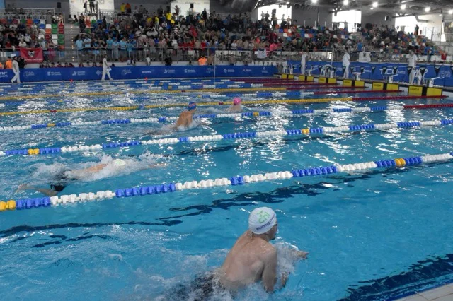 piscina olimpica en tamaño mediano
