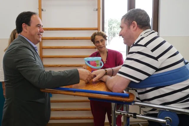 GVA_VISITA CENTRO DAÑO CEREBRAL-04 en tamaño mediano