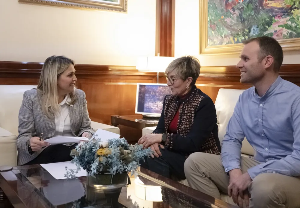 Reunión presidenta Marta Barrachina y alcaldesa Pina de Montalgrao