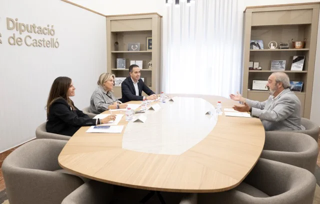 Reunion con Compromis en tamaño mediano