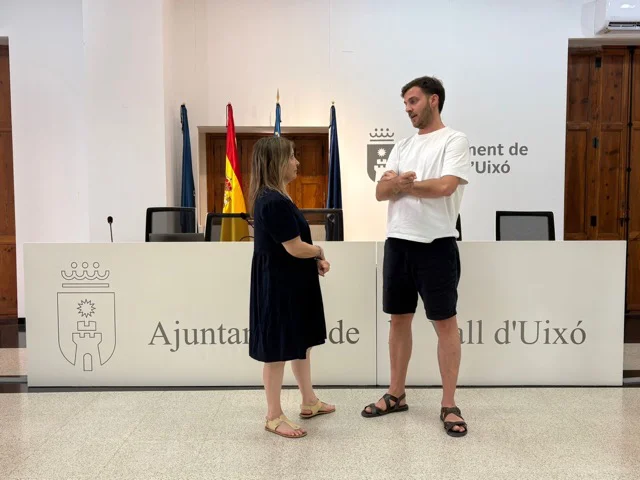 Universitat Popular en tamaño mediano