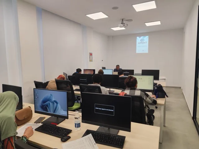 foto adecco buscar en internet en tamaño mediano
