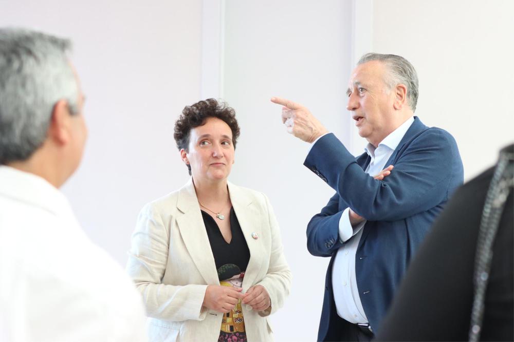 Ballester se compromete ante el sector empresarial a modernizar todas las áreas industriales de Onda