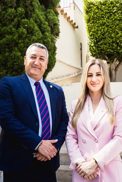 García e Iliescu (VOX) en tamaño mediano