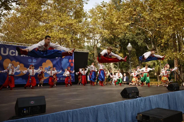 ukraina fest 2 en tamaño mediano