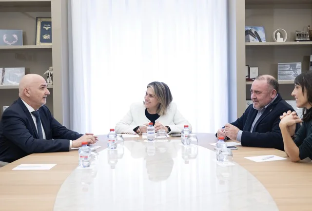 Reunion SECV en tamaño mediano