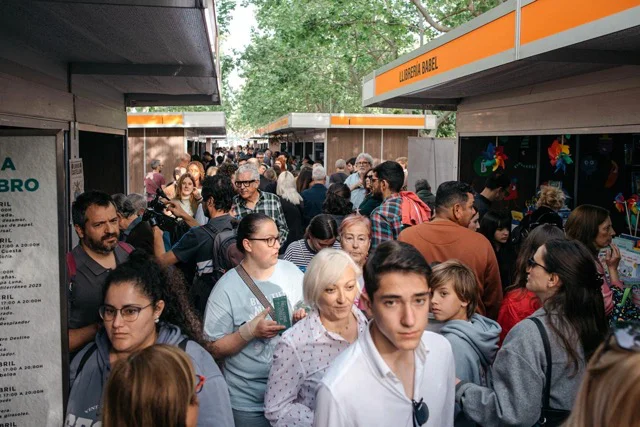 feria libro 5 en tamaño mediano