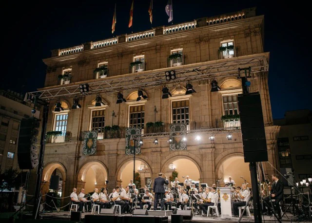 CONCIERTO 775 2 en tamaño mediano
