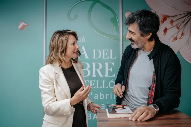 Firma Juan del Val Fira del Llibre (3) en tamaño mediano