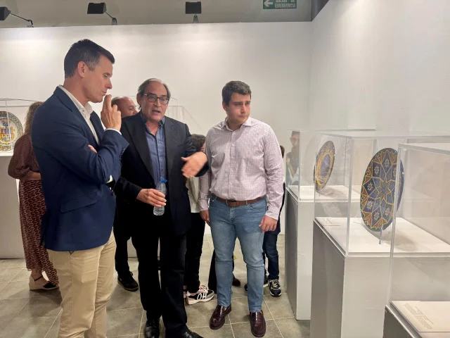 Exposición Cerámica Onda (2) en tamaño mediano