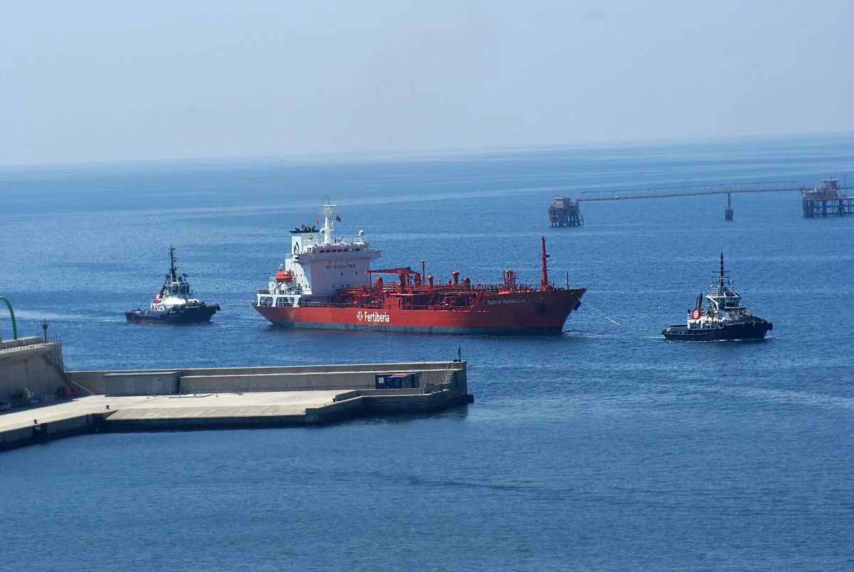 Barco entrando port castelló