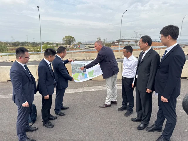 Sales visita Yiwu LogistiCS en tamaño mediano