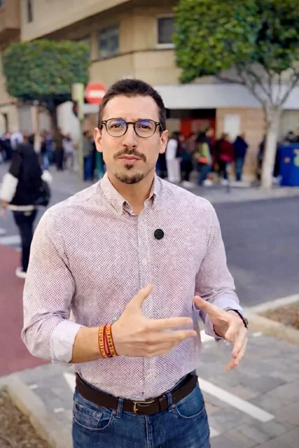 Alberto Vidal (VOX en tamaño mediano