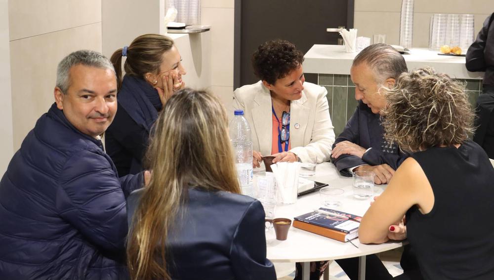 Más de 35 empresas ondenses muestran al mundo las innovaciones en cerámica en la feria de Cersaie