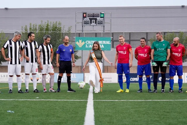 Futbol festes 2025 en tamaño mediano