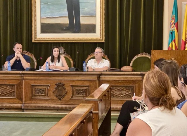 consejo municipal escolar en tamaño mediano