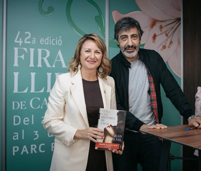 Firma Juan del Val Fira del Llibre (1) en tamaño mediano