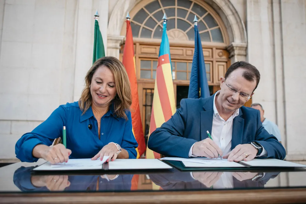 Carrasco firma obra Mercado Central 5