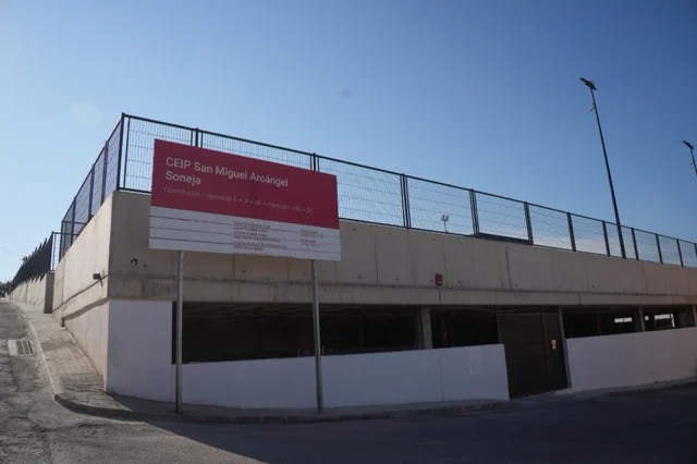 Nuevo colegio de Soneja (2) en tamaño mediano